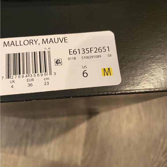 Fergalicious Sandals  Sz 6 - Brand New - Picture 8 of 10